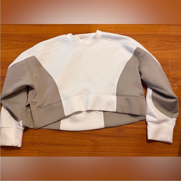 Abercrombie & Fitch YPB neoKNIT colorblock crewneck crop sweatshirt size XS tan - Picture 4 of 8